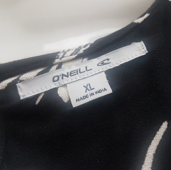 NWOT XL O'Neill sleeveless print top with keyhole - Picture 5 of 5